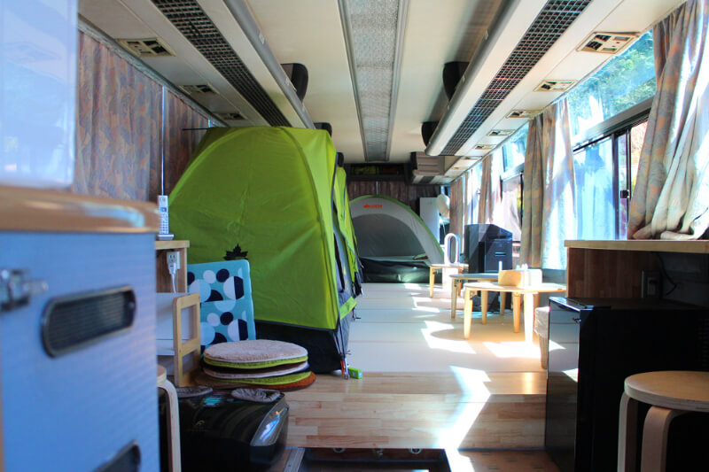 BusCamp&Cafe127：バスの中でテントのちょっと変わったキャンプ